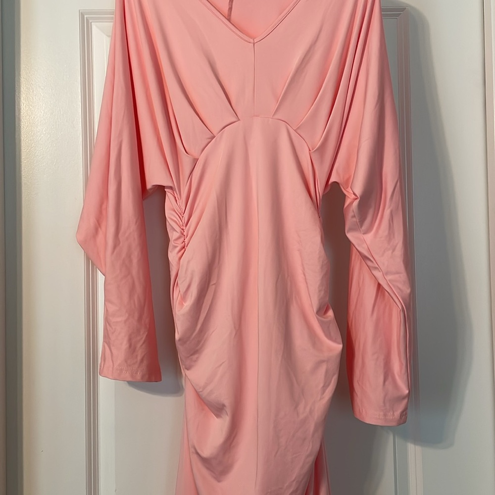Beautiful dress - Picture 3 of 5